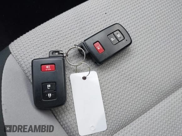 ✅ 2018 Toyota RAV4 XLE • VIN: JTMRFREVXJJ237542 • Lot: 43509272. Listed on IAAI with 84,302 mi. Free auction sales archive from the USA and detailed vehicle history report at DreamBid. Image 11.