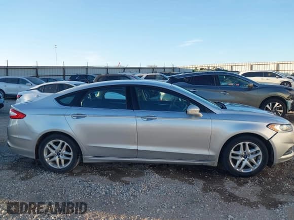 ✅ 2016 Ford Fusion SE • VIN: 3FA6P0H77GR117159 • Lot: 43720765. Wystawiony na IAAI z przebiegiem 124 319 mil. Bezpłatny archiwum sprzedaży aukcyjnych z USA i szczegółowy raport historii pojazdu na DreamBid. Zdjęcie 13.