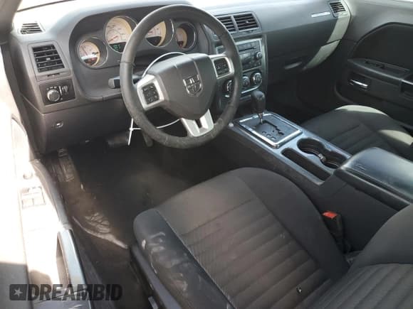 ✅ 2013 Dodge Challenger SXT • VIN: 2C3CDYAGXDH679650 • Lot: 44811435. Wystawiony na Copart z przebiegiem 125 644 mil. Bezpłatny archiwum sprzedaży aukcyjnych z USA i szczegółowy raport historii pojazdu na DreamBid. Zdjęcie 8.