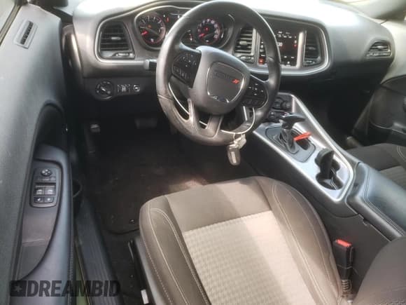 ✅ 2022 Dodge Challenger SXT • VIN: 2C3CDZAG9NH151735 • Lot: 65653964. Wystawiony na Copart z przebiegiem 57 310 mil. Bezpłatny archiwum sprzedaży aukcyjnych z USA i szczegółowy raport historii pojazdu na DreamBid. Zdjęcie 8.