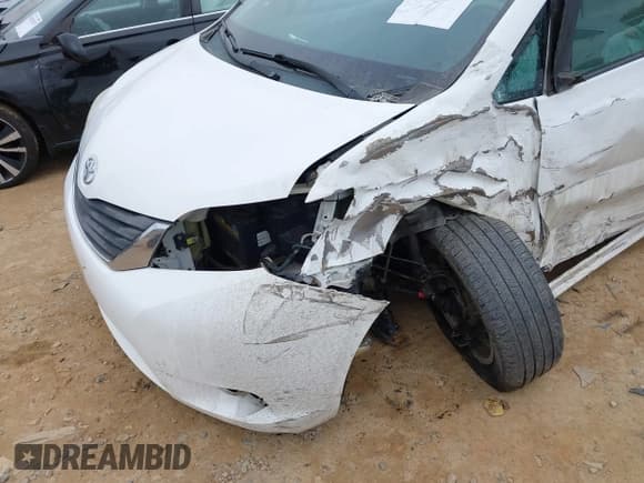 ✅ 2011 Toyota Sienna XLE • VIN: 5TDDK3DC0BS015244 • Lot: 41413002. Wystawiony na IAAI z przebiegiem 128 591 mil. Bezpłatny archiwum sprzedaży aukcyjnych z USA i szczegółowy raport historii pojazdu na DreamBid. Zdjęcie 17.