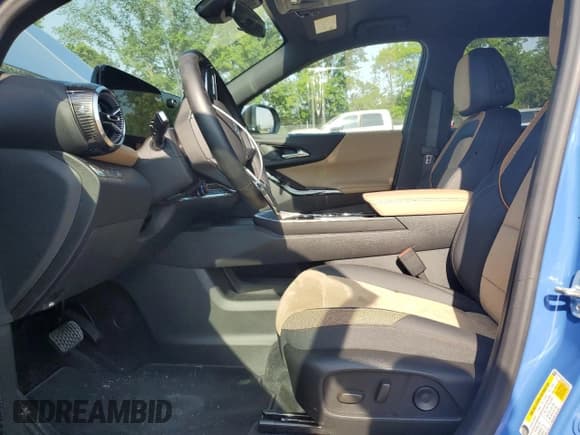 ✅ 2025 Chevrolet Equinox AWD ACTIV • VIN: 3GNAXSEG6SL223190 • Lot: 62181745. Wystawiony na Copart z przebiegiem 3 898 mil. Bezpłatny archiwum sprzedaży aukcyjnych z USA i szczegółowy raport historii pojazdu na DreamBid. Zdjęcie 7.