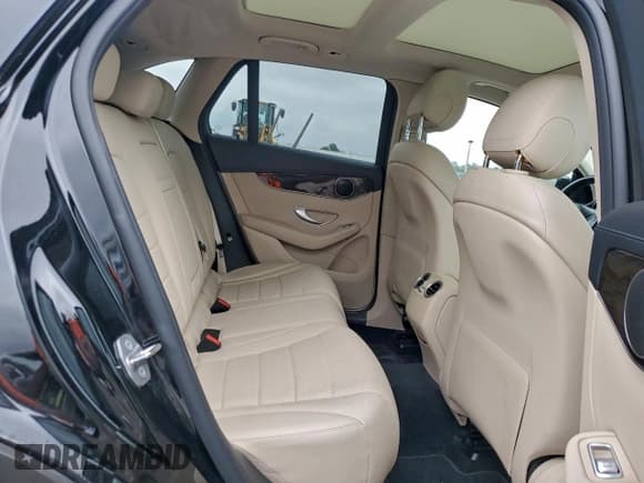 ✅ 2016 Mercedes-Benz GLC 300 • VIN: WDC0G4JB6GF087407 • Лот: 95546675. Опубликован ранее на Copart с пробегом 161 299 миль. Бесплатный доступ к архиву аукционных продаж из США и подробный отчёт об истории автомобиля на DreamBid. Изображение 11.