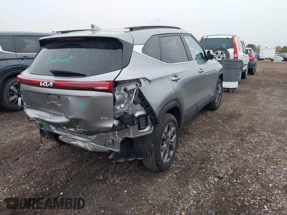 ✅ 2024 Kia Seltos S • VIN: KNDEUCAA4R7652532 • Lot: 43575880. Wystawiony na IAAI z przebiegiem 10 615 mil. Bezpłatny archiwum sprzedaży aukcyjnych z USA i szczegółowy raport historii pojazdu na DreamBid. Zdjęcie 4.