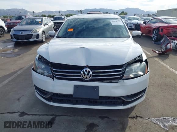 ✅ 2013 Volkswagen Passat SE • VIN: 1VWBP7A39DC036065 • Lot: 43696993. Wystawiony na IAAI z przebiegiem 148 478 mil. Bezpłatny archiwum sprzedaży aukcyjnych z USA i szczegółowy raport historii pojazdu na DreamBid. Zdjęcie 6.