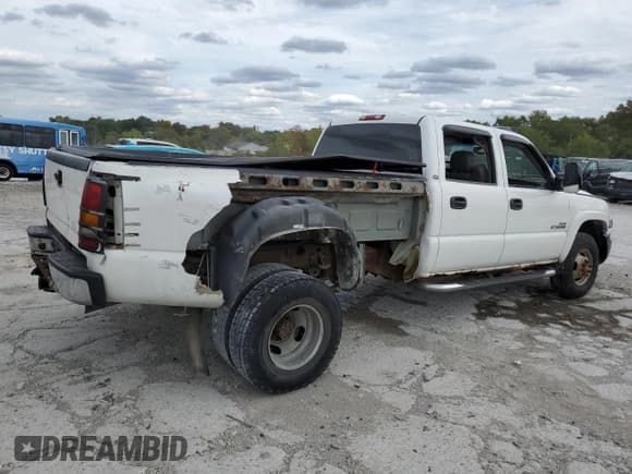 ✅ 2006 GMC Sierra 3500 DRW SLE1 • VIN: 1GTJK33D16F207548 • Lot: 72369554. Wystawiony na Copart z przebiegiem Nie podano. Bezpłatny archiwum sprzedaży aukcyjnych z USA i szczegółowy raport historii pojazdu na DreamBid. Zdjęcie 3.