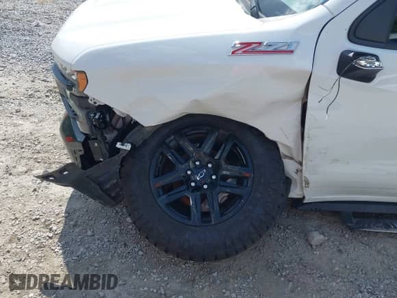 2021 Chevrolet Silverado 1500 LT Trail Boss z VIN 1GCPYFED4MZ453500, wystawiony jako IAAI lot #42766389 z przebiegiem 99 581 mil mil oraz . Historia ofert i sprzedaży dostępna na DreamBid. Obrazek 6.