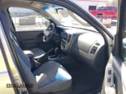 ✅ 2006 Ford Escape Hybrid • VIN: 1FMCU96H36KB01299 • Lot: 42745022. Wystawiony na IAAI z przebiegiem 194 859 mil. Bezpłatny archiwum sprzedaży aukcyjnych z USA i szczegółowy raport historii pojazdu na DreamBid. Zdjęcie 5.