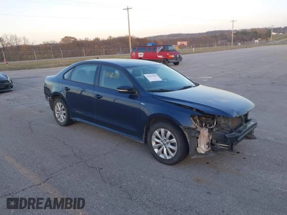 ✅ 2015 Volkswagen Passat S • VIN: 1VWAT7A31FC014572 • Lot: 43681668. Listed on IAAI with 197,929 mi. Free auction sales archive from the USA and detailed vehicle history report at DreamBid. Image 1.