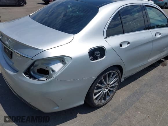 ✅ 2021 Mercedes-Benz C 300 • VIN: W1KWF8DB1MR650997 • Lot: 42773152. Wystawiony na IAAI z przebiegiem 24 023 mil. Bezpłatny archiwum sprzedaży aukcyjnych z USA i szczegółowy raport historii pojazdu na DreamBid. Zdjęcie 18.