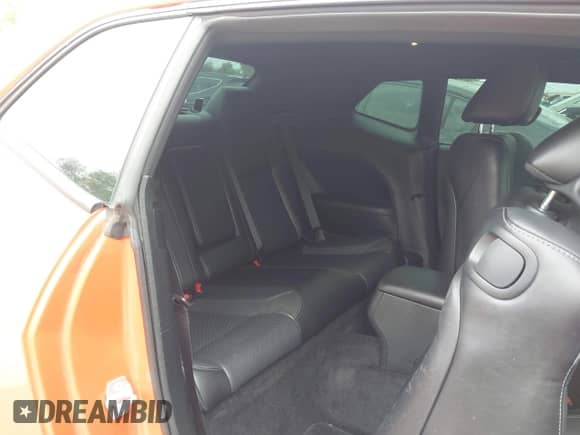 2018 Dodge Challenger R/T z VIN 2C3CDZBT4JH276955, wystawiony jako IAAI lot #42149110 z przebiegiem 80 000 mil mil oraz . Historia ofert i sprzedaży dostępna na DreamBid. Obrazek 8.