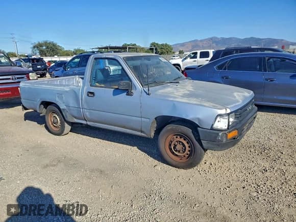 ✅ 1991 Toyota Pickup • VIN: JT4RN81A7M0065206 • Lot: 96237665. Listed on Copart with 301,033 mi. Free auction sales archive from the USA and detailed vehicle history report at DreamBid. Image 4.