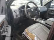 ✅ 2006 Lincoln Mark LT • VIN: 5LTPW18576FJ06869 • Lot: 81988794. Wystawiony na Copart z przebiegiem 215 183 mil. Bezpłatny archiwum sprzedaży aukcyjnych z USA i szczegółowy raport historii pojazdu na DreamBid. Zdjęcie 8.