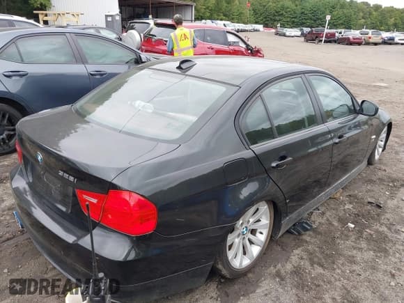 ✅ 2011 BMW 3 Series 328i xDrive • VIN: WBAPK5G57BNN79689 • Lot: 43019414. Listed on IAAI with 159,335 mi. Free auction sales archive from the USA and detailed vehicle history report at DreamBid. Image 4.