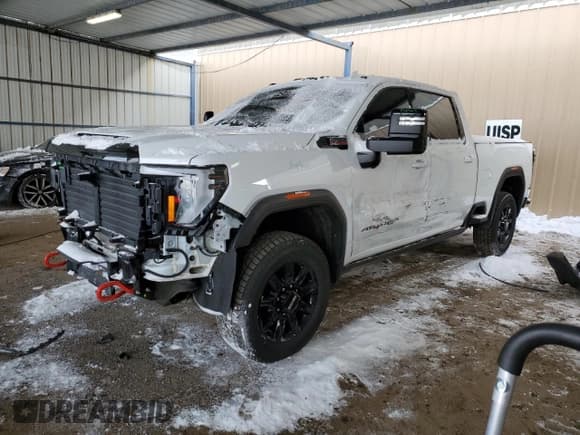 ✅ 2024 GMC Sierra 3500HD AT4 • VIN: 1GT49VEY5RF115447 • Лот: 41850295. Опубликован ранее на Copart с пробегом 30 452 миль. Бесплатный доступ к архиву аукционных продаж из США и подробный отчёт об истории автомобиля на DreamBid. Изображение 1.