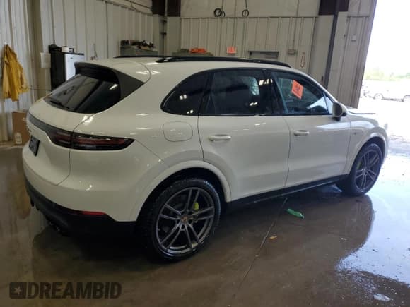 ✅ 2021 Porsche Cayenne E-Hybrid • VIN: WP1AE2AY1MDA25055 • Lot: 57092685. Wystawiony na Copart z przebiegiem 61 335 mil. Bezpłatny archiwum sprzedaży aukcyjnych z USA i szczegółowy raport historii pojazdu na DreamBid. Zdjęcie 3.