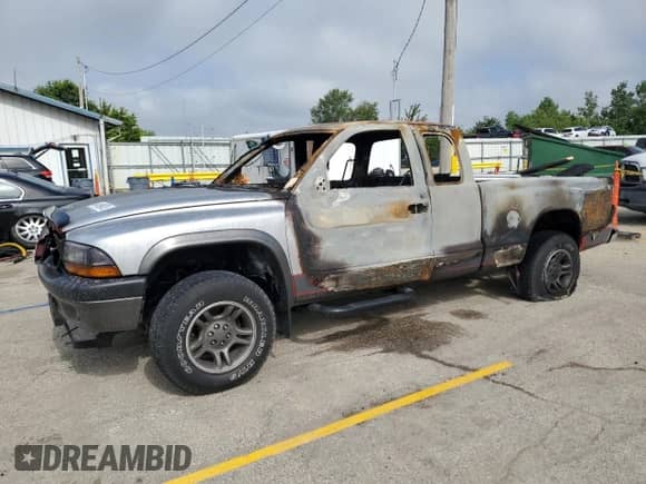 2003 Dodge Dakota Sport z VIN 1D7HG32N43S276480, wystawiony jako Copart lot #64199875 z przebiegiem Nie podano mil oraz Szkoda całkowita • Salvage title. Historia ofert i sprzedaży dostępna na DreamBid. Obrazek 1.