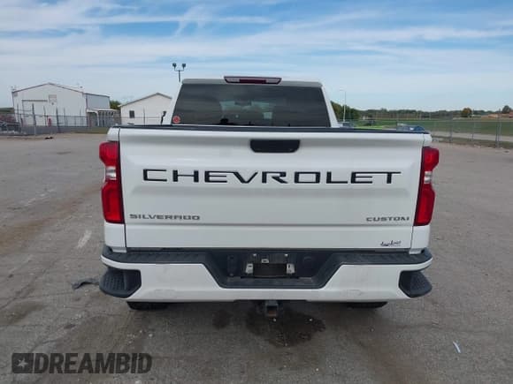 ✅ 2019 Chevrolet Silverado 1500 Custom • VIN: 3GCPYBEH9KG272384 • Lot: 43517092. Wystawiony na IAAI z przebiegiem 85 113 mil. Bezpłatny archiwum sprzedaży aukcyjnych z USA i szczegółowy raport historii pojazdu na DreamBid. Zdjęcie 16.