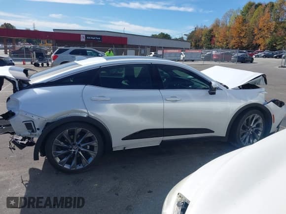 ✅ 2024 Toyota Crown XLE • VIN: JTDAAAAF7R3029016 • Lot: 43525243. Listed on IAAI with 26,740 mi. Free auction sales archive from the USA and detailed vehicle history report at DreamBid. Image 14.