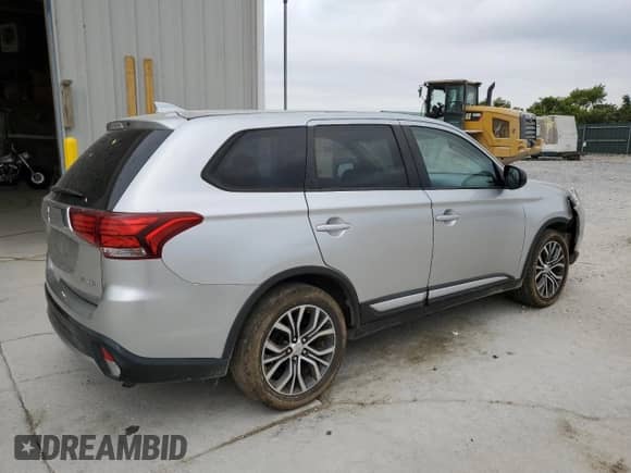 2018 Mitsubishi Outlander ES z VIN JA4AZ3A34JZ040495, wystawiony jako Copart lot #71119415 z przebiegiem 161 625 mil mil oraz Szkoda całkowita • Salvage title. Historia ofert i sprzedaży dostępna na DreamBid. Obrazek 3.