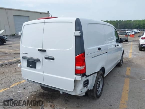 ✅ 2020 Mercedes-Benz Metris Cargo • VIN: W1YV0BEY3L3725672 • Lot: 42192983. Wystawiony na IAAI z przebiegiem 59 988 mil. Bezpłatny archiwum sprzedaży aukcyjnych z USA i szczegółowy raport historii pojazdu na DreamBid. Zdjęcie 4.
