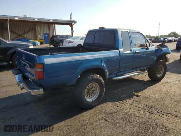 ✅ 1994 Toyota Pickup DX • VIN: 4TAVN13D5RZ158026 • Lot: 67436255. Listed on Copart with 256,437 mi. Free auction sales archive from the USA and detailed vehicle history report at DreamBid. Image 3.