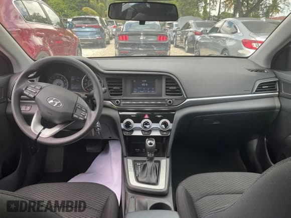 ✅ 2019 Hyundai Elantra SE • VIN: 5NPD74LF2KH451103 • Lot: 65842045. Wystawiony na Copart z przebiegiem Nie podano. Bezpłatny archiwum sprzedaży aukcyjnych z USA i szczegółowy raport historii pojazdu na DreamBid. Zdjęcie 9.