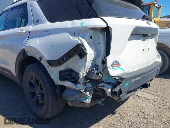 ✅ 2022 Ford Explorer Timberline • VIN: 1FMSK8JH3NGA98523 • Lot: 41846032. Wystawiony na IAAI z przebiegiem 72 786 mil. Bezpłatny archiwum sprzedaży aukcyjnych z USA i szczegółowy raport historii pojazdu na DreamBid. Zdjęcie 6.