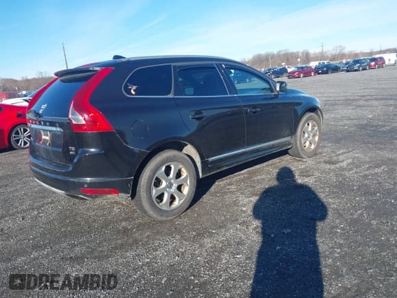 ✅ 2016 Volvo XC60 T5 Premier • VIN: YV4612RK5G2849527 • Lot: 43843305. Listed on IAAI with 155,431 mi. Free auction sales archive from the USA and detailed vehicle history report at DreamBid. Image 4.