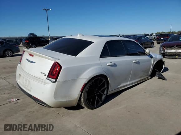 ✅ 2016 Chrysler 300 S • VIN: 2C3CCABTXGH212691 • Lot: 81667004. Listed on Copart with 98,076 mi. Free auction sales archive from the USA and detailed vehicle history report at DreamBid. Image 3.