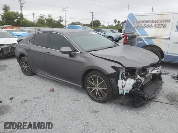 2024 Toyota Camry SE with VIN 4T1T11AK8RU851884, listed as a Copart auction lot 82341125 with 32,168 mi miles and Salvage title. Bid and sale history available at DreamBid. Image 4.