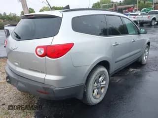 ✅ 2010 Chevrolet Traverse LS • VIN: 1GNLREED4AS128363 • Lot: 43274133. Wystawiony na IAAI z przebiegiem 153 501 mil. Bezpłatny archiwum sprzedaży aukcyjnych z USA i szczegółowy raport historii pojazdu na DreamBid. Zdjęcie 4.