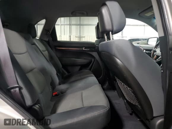 ✅ 2013 Kia Sorento LX • VIN: 5XYKTDA63DG351687 • Лот: 59028485. Опубликован ранее на Copart с пробегом 132 723 миль. Бесплатный доступ к архиву аукционных продаж из США и подробный отчёт об истории автомобиля на DreamBid. Изображение 11.