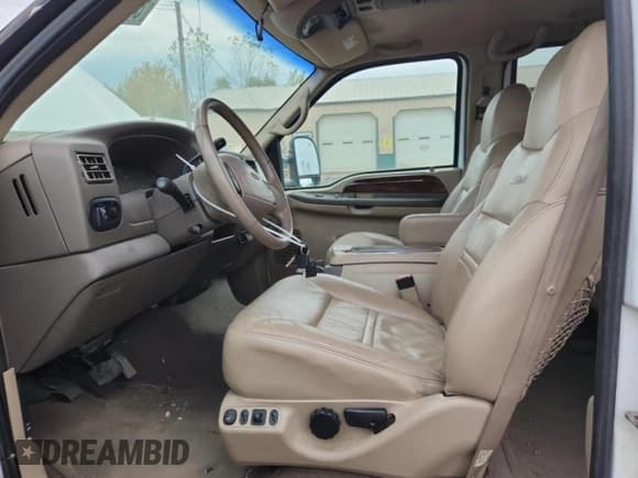 ✅ 2000 Ford Excursion Limited • VIN: 1FMNU43S9YEB85500 • Lot: 81487355. Listed on Copart with 190,095 mi. Free auction sales archive from the USA and detailed vehicle history report at DreamBid. Image 7.