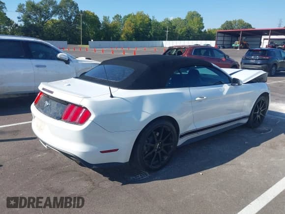 ✅ 2016 Ford Mustang EcoBoost Premium • VIN: 1FATP8UH6G5253611 • Lot: 43107418. Wystawiony na IAAI z przebiegiem 134 471 mil. Bezpłatny archiwum sprzedaży aukcyjnych z USA i szczegółowy raport historii pojazdu na DreamBid. Zdjęcie 4.