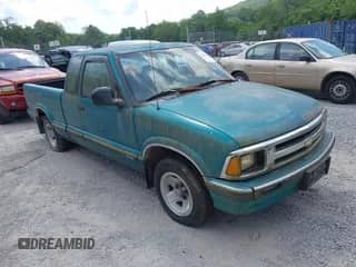 1995 Chevrolet S-10 LS with VIN 1GCCS1949SK180749, listed as a IAAI auction lot 42556730 with 67,506 mi miles and . Bid and sale history available at DreamBid. Image 1.