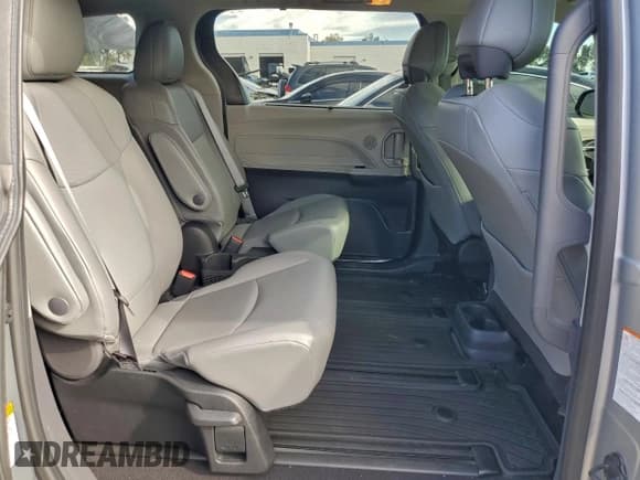 ✅ 2022 Toyota Sienna XLE • VIN: 5TDJRKEC7NS083875 • Lot: 93349815. Listed on Copart with 41,052 mi. Free auction sales archive from the USA and detailed vehicle history report at DreamBid. Image 10.