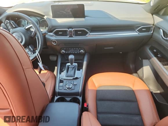 ✅ 2025 Mazda CX-5 Carbon Edition • VIN: JM3KFBAY8S0545588 • Лот: 68694045. Опубликован ранее на Copart с пробегом 2 300 миль. Бесплатный доступ к архиву аукционных продаж из США и подробный отчёт об истории автомобиля на DreamBid. Изображение 8.