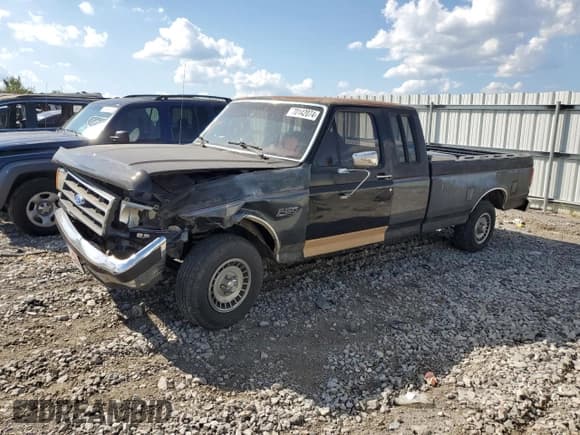 ✅ 1989 Ford F-150 • VIN: 1FTEX15N0KKB51052 • Lot: 70142074. Wystawiony na Copart z przebiegiem 74 351 mil. Bezpłatny archiwum sprzedaży aukcyjnych z USA i szczegółowy raport historii pojazdu na DreamBid. Zdjęcie 1.