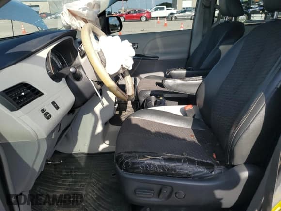 ✅ 2011 Toyota Sienna SE • VIN: 5TDXK3DC1BS041655 • Lot: 90010375. Listed on Copart with 249,916 mi. Free auction sales archive from the USA and detailed vehicle history report at DreamBid. Image 7.