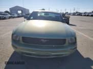 ✅ 2006 Ford Mustang Standard • VIN: 1ZVHT80N165136621 • Lot: 85731305. Wystawiony na Copart z przebiegiem 104 396 mil. Bezpłatny archiwum sprzedaży aukcyjnych z USA i szczegółowy raport historii pojazdu na DreamBid. Zdjęcie 5.
