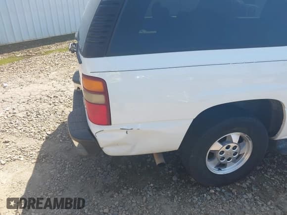 ✅ 2003 Chevrolet Suburban LT • VIN: 3GNEC16Z93G207003 • Lot: 43206788. Listed on IAAI with 372,611 mi. Free auction sales archive from the USA and detailed vehicle history report at DreamBid. Image 6.