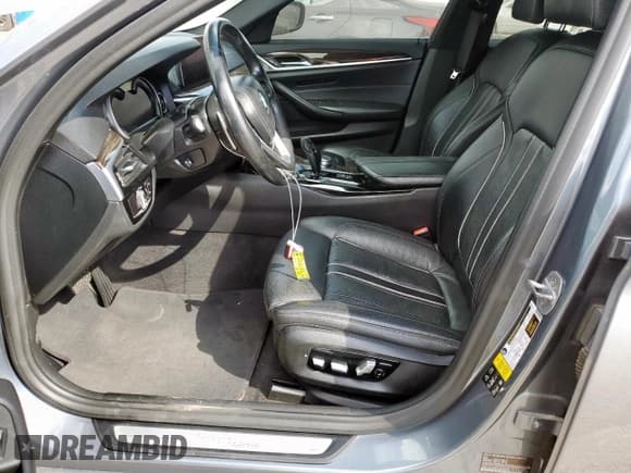 ✅ 2019 BMW 5 Series 530i xDrive • VIN: WBAJA7C55KWW49596 • Lot: 93188305. Wystawiony na Copart z przebiegiem 92 987 mil. Bezpłatny archiwum sprzedaży aukcyjnych z USA i szczegółowy raport historii pojazdu na DreamBid. Zdjęcie 7.