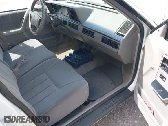 ✅ 1996 Oldsmobile Cutlass Ciera 1SA VX5 • VIN: 1G3AJ55M0T6398905 • Lot: 42163177. Wystawiony na IAAI z przebiegiem 104 681 mil. Bezpłatny archiwum sprzedaży aukcyjnych z USA i szczegółowy raport historii pojazdu na DreamBid. Zdjęcie 5.