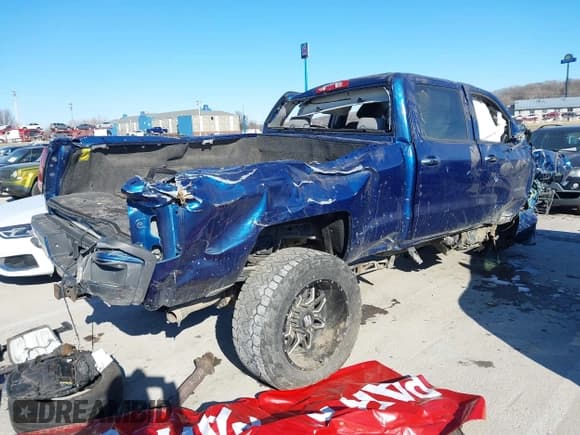 ✅ 2017 Chevrolet Silverado 2500HD Work Truck • VIN: 1GC1KUEY1HF191604 • Lot: 41229847. Wystawiony na IAAI z przebiegiem 90 103 mil. Bezpłatny archiwum sprzedaży aukcyjnych z USA i szczegółowy raport historii pojazdu na DreamBid. Zdjęcie 4.