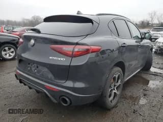 ✅ 2022 Alfa Romeo Stelvio Ti • VIN: ZASPAKBN6N7D44986 • Lot: 73341852. Wystawiony na Copart z przebiegiem 17 690 mil. Bezpłatny archiwum sprzedaży aukcyjnych z USA i szczegółowy raport historii pojazdu na DreamBid. Zdjęcie 3.