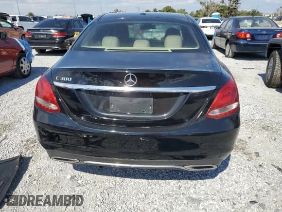 ✅ 2016 Mercedes-Benz C 300 • VIN: 55SWF4JB6GU169370 • Lot: 90598365. Wystawiony na Copart z przebiegiem Nie podano. Bezpłatny archiwum sprzedaży aukcyjnych z USA i szczegółowy raport historii pojazdu na DreamBid. Zdjęcie 6.