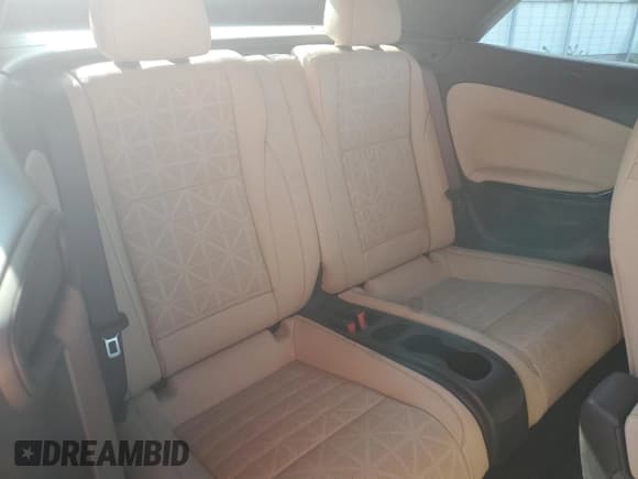 ✅ 2019 Buick Cascada Premium • VIN: W04WH3N56KG300414 • Lot: 68008204. Wystawiony na Copart z przebiegiem 60 427 mil. Bezpłatny archiwum sprzedaży aukcyjnych z USA i szczegółowy raport historii pojazdu na DreamBid. Zdjęcie 10.