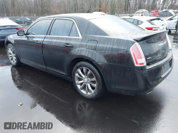 ✅ 2013 Chrysler 300 S • VIN: 2C3CCAGGXDH703771 • Lot: 43811684. Listed on IAAI with 138,641 mi. Free auction sales archive from the USA and detailed vehicle history report at DreamBid. Image 3.