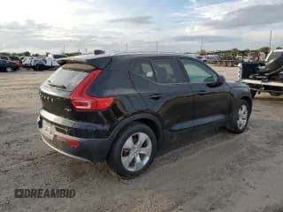 ✅ 2022 Volvo XC40 Momentum • VIN: YV4162UK4N2762945 • Lot: 68403442. Wystawiony na Copart z przebiegiem 17 017 mil. Bezpłatny archiwum sprzedaży aukcyjnych z USA i szczegółowy raport historii pojazdu na DreamBid. Zdjęcie 3.
